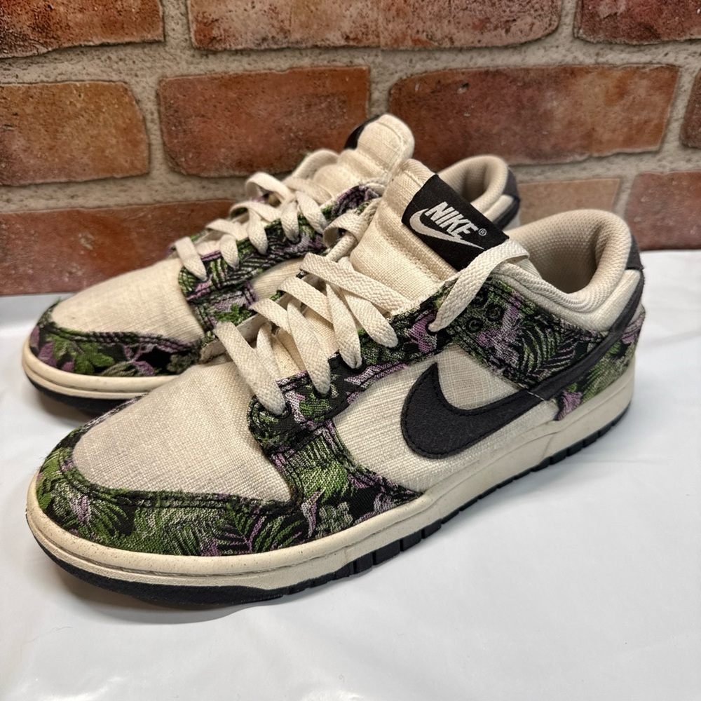 Nike Dunk low floral tapestry women Sz 9